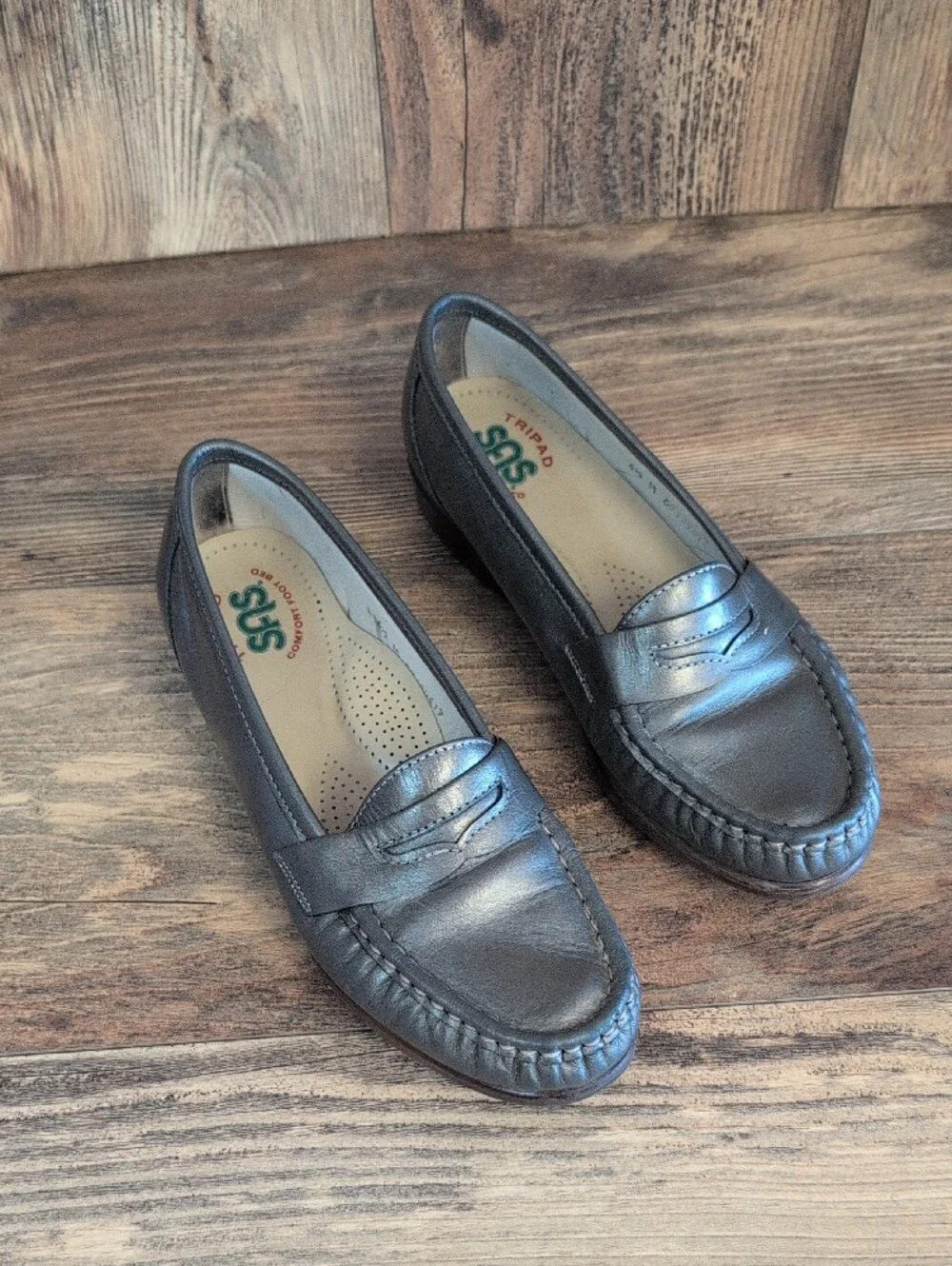 SAS San Antonio Shoes Metallic Gray Leather Penny Loafers 6.5     562A